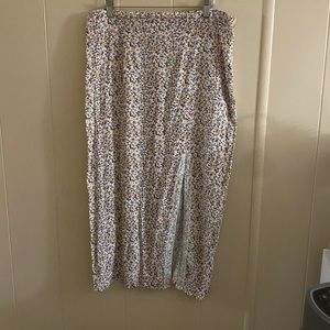 Midi skirt with slit